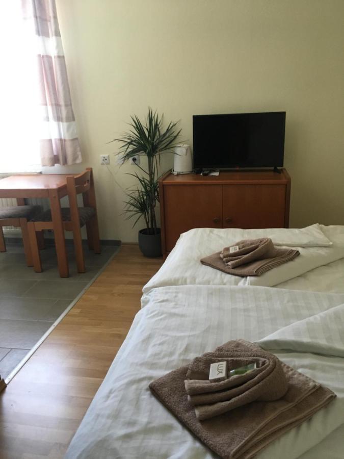 Lindenhof Ybbs Bed & Breakfast Ybbs an der Donau Bagian luar foto