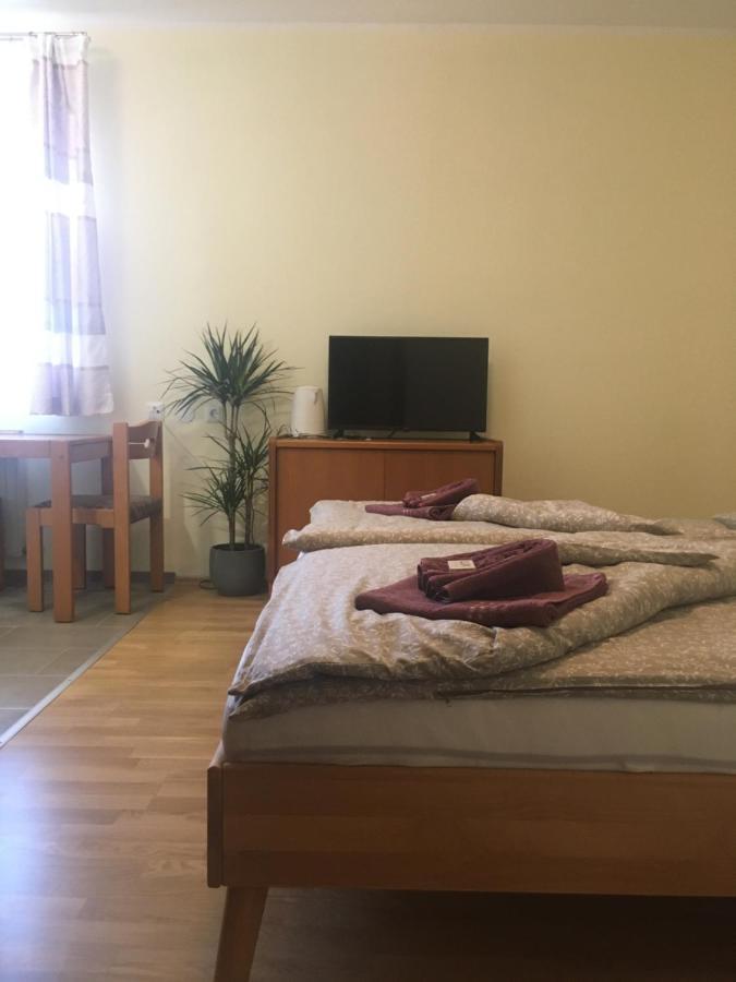 Lindenhof Ybbs Bed & Breakfast Ybbs an der Donau Bagian luar foto