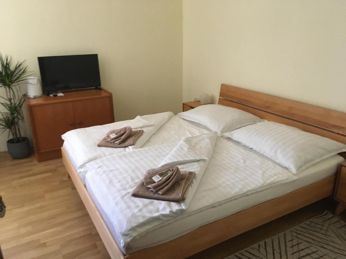 Lindenhof Ybbs Bed & Breakfast Ybbs an der Donau Bagian luar foto