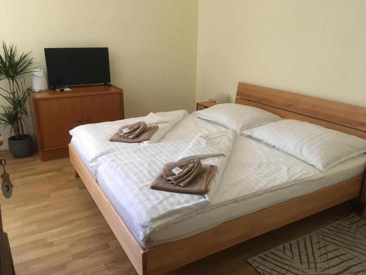 Lindenhof Ybbs Bed & Breakfast Ybbs an der Donau Bagian luar foto