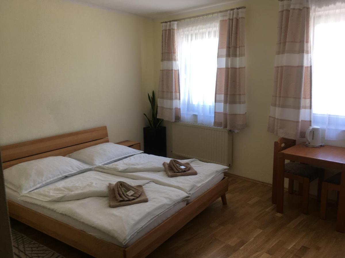 Lindenhof Ybbs Bed & Breakfast Ybbs an der Donau Bagian luar foto