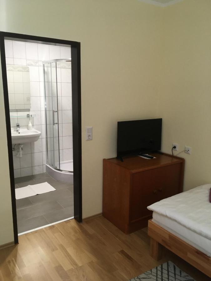 Lindenhof Ybbs Bed & Breakfast Ybbs an der Donau Bagian luar foto